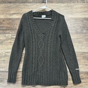 Columbia Gray V-Neck Sweater with Cable Knit Design